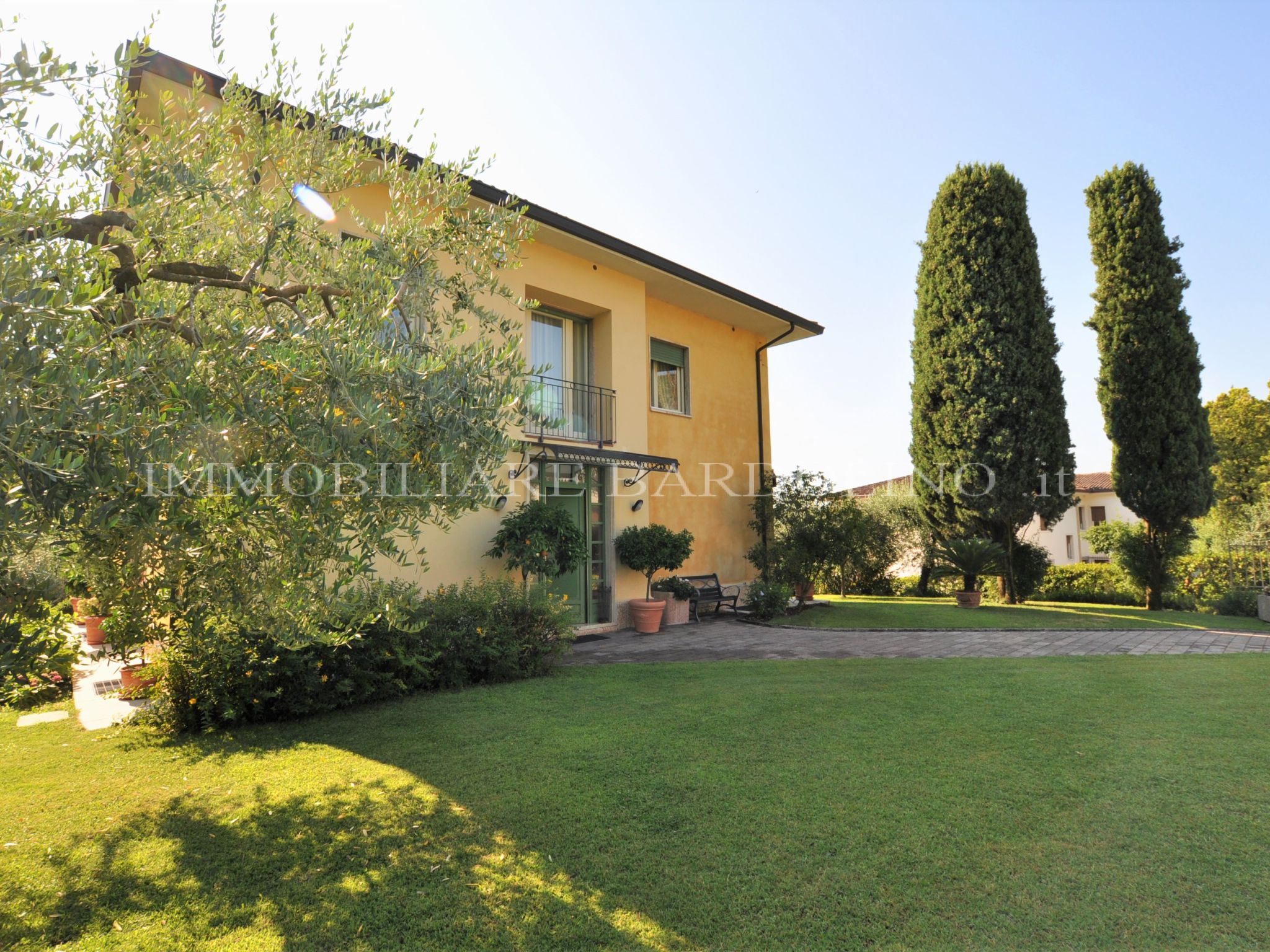 Villa mit Seeblick