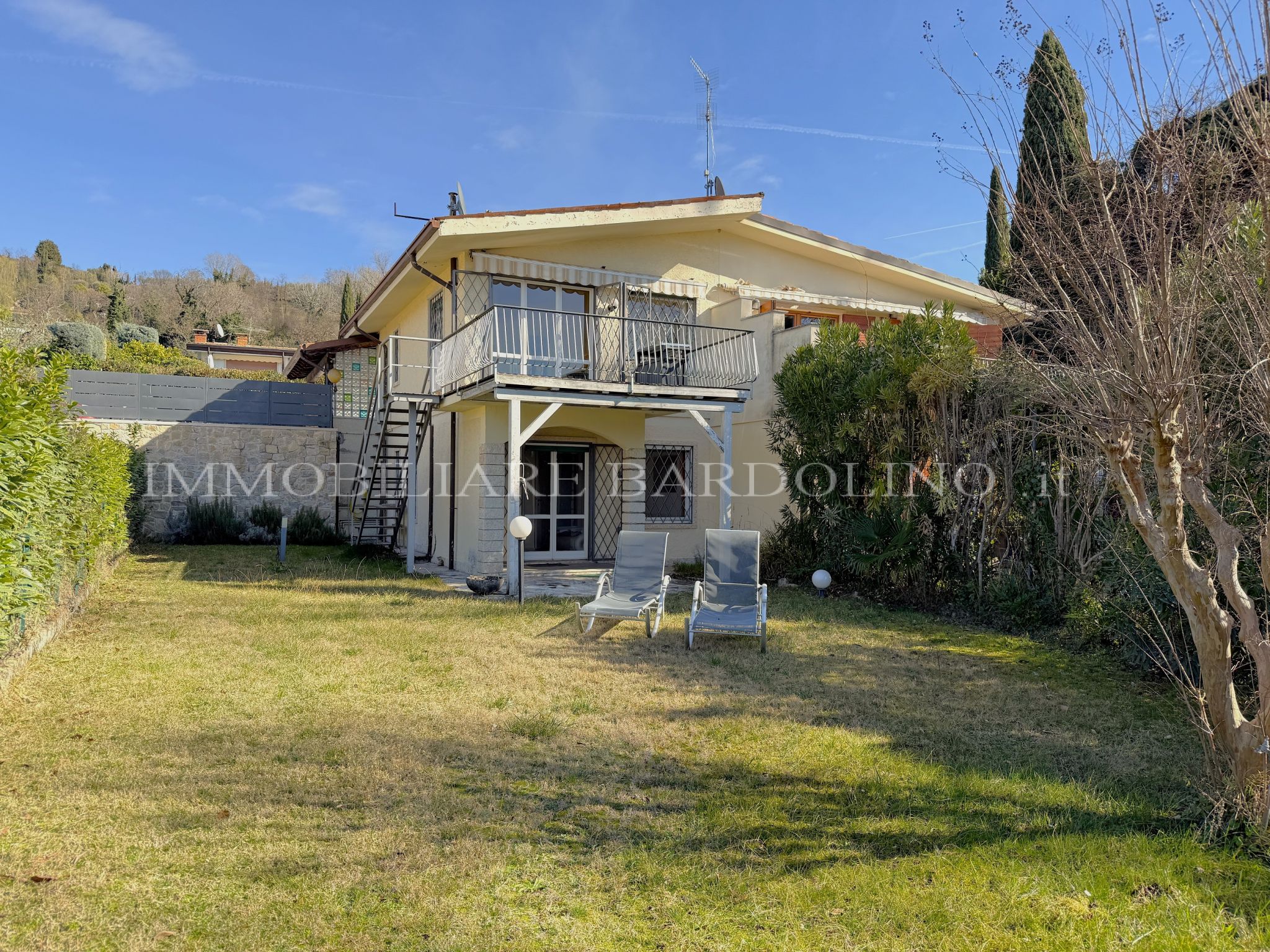 Semi-detached house with a wonderful lake view
