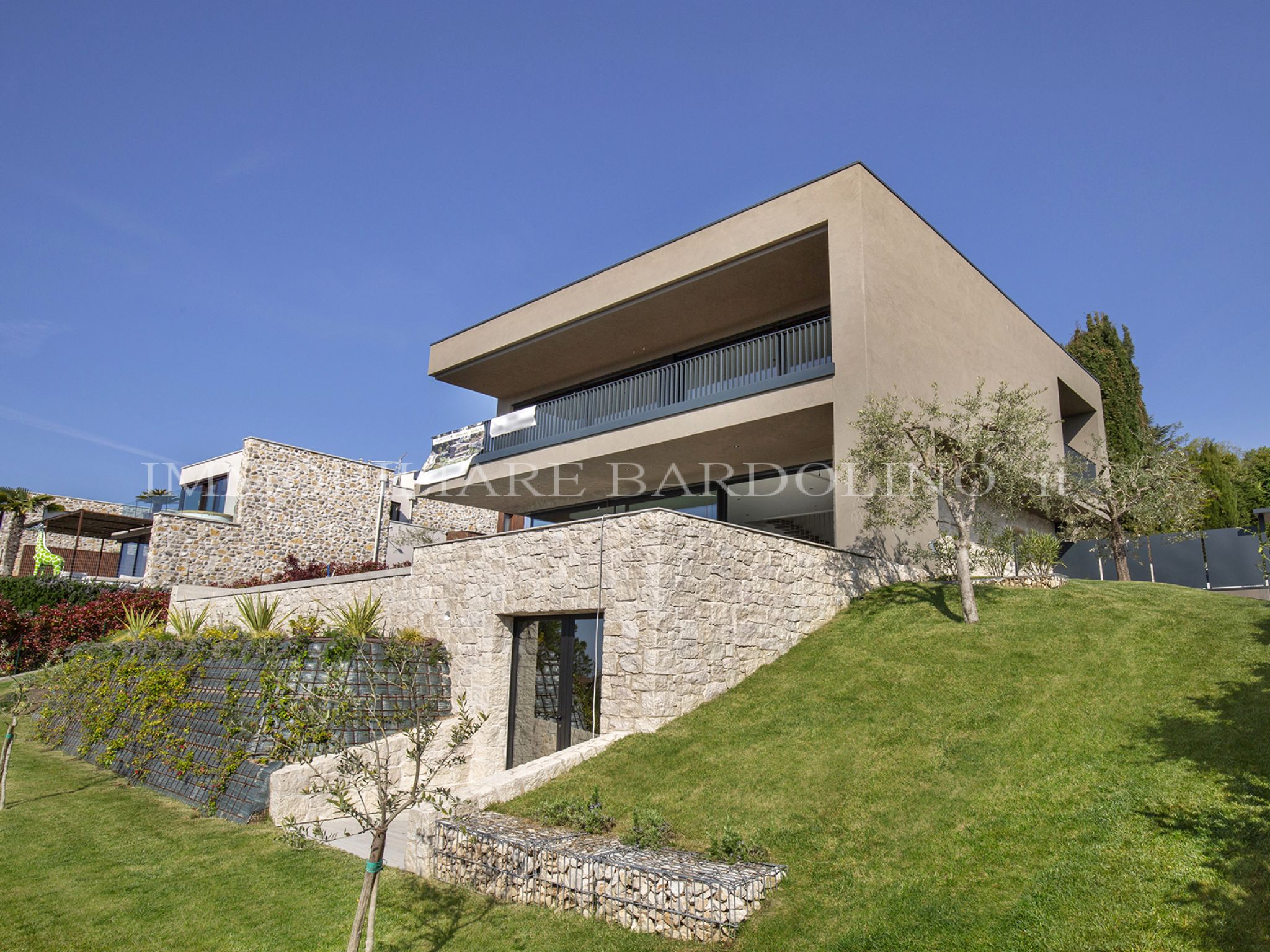 Luxury Villa with Lake View